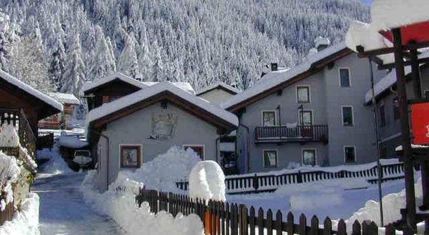 Meuble Lo Miete Viei Hotel Чамполук Стая снимка