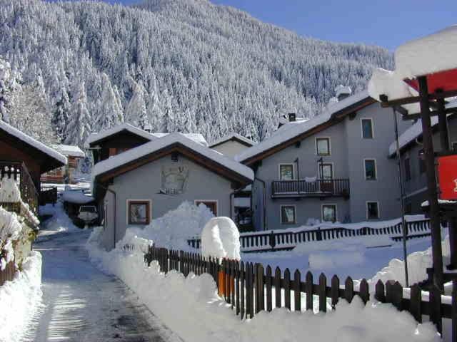 Meuble Lo Miete Viei Hotel Чамполук Екстериор снимка